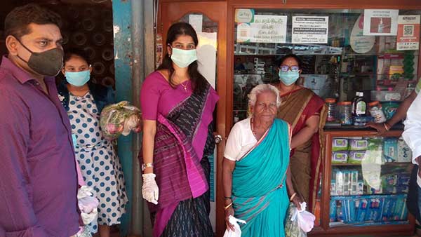 makkal needhi maiam north chennai district secretary priyadharshini give corona relief aid 