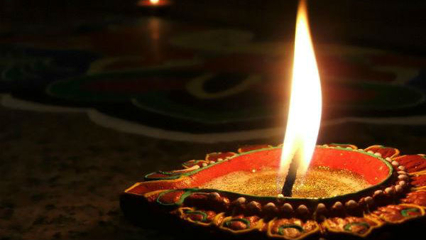 எந்த நேரத்தில் விளக்கேற்றலாம்