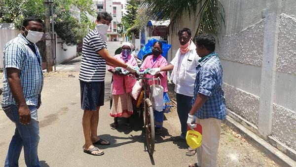 Government College professors in Puducherry offer relief to poor families Government College professors in Puducherry offer relief to poor families