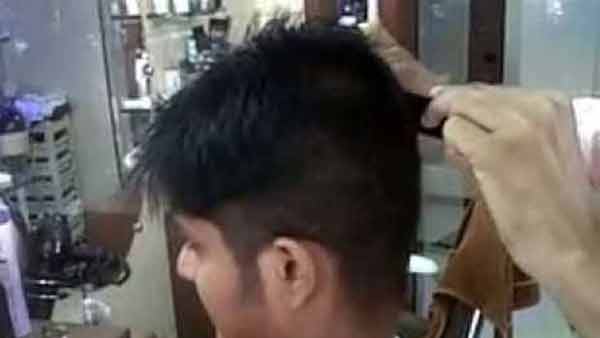 ஊரடக்கில் முடிவெட்டினார்