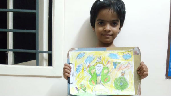 ஓவியம் வரையும் மதிவதனி 