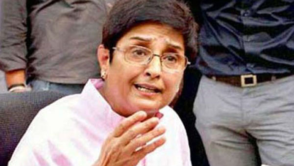 Chief Minister Narayanasamy clashes again with Governor Kiran bedi 