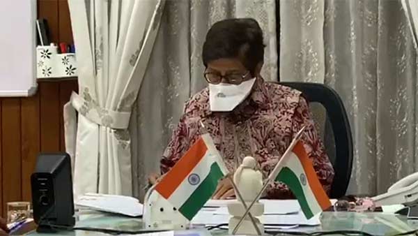 Governor Kiran bedi and Chief Minister Narayanasamy clash again 