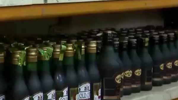A tasmac in Cuddalore district has been broken into and stolen liquor bottles 