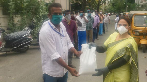 mahila congress national secretary haseena syed provide rice,vegtables to poors mahila congress national secretary haseena syed provide rice,vegtables to poors