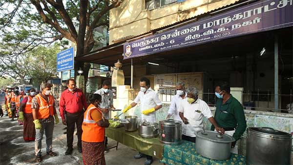 தூய்மை பணியாளர்களுக்கு உணவு 