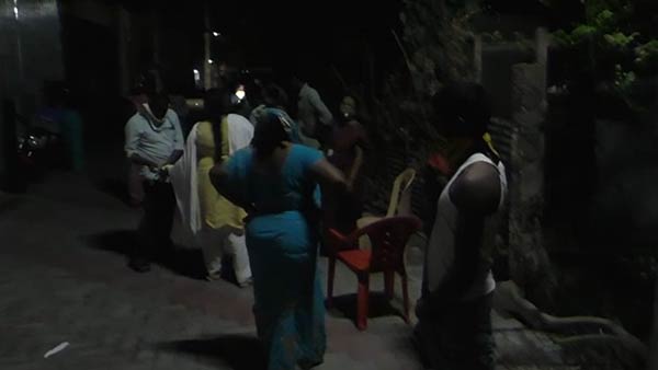 தரையில் கிடந்த ஆண்டாள் 