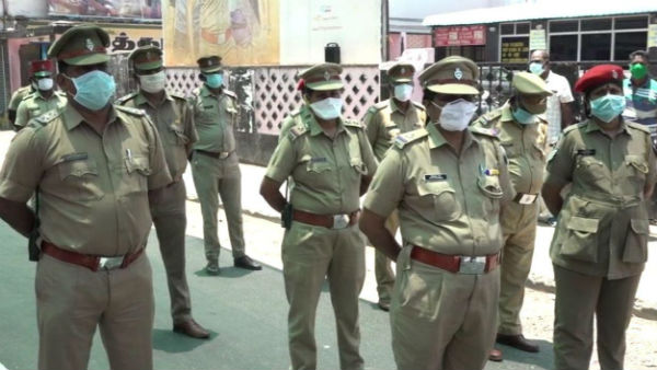 A youth in Puducherry is giving free Acupressure treatment to police A youth in Puducherry is giving free Acupressure treatment to police