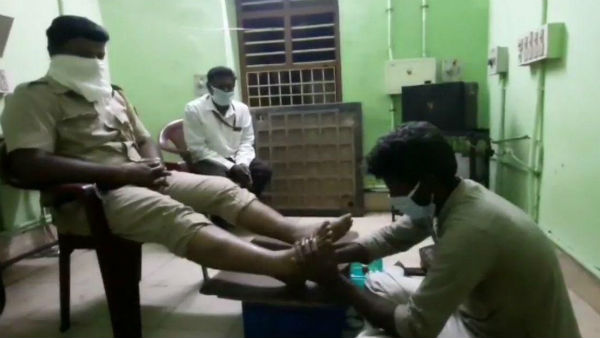 A youth in Puducherry is giving free Acupressure treatment to police A youth in Puducherry is giving free Acupressure treatment to police