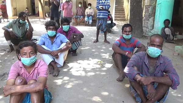 அரசுப் பள்ளியில் தங்க வைப்பு 