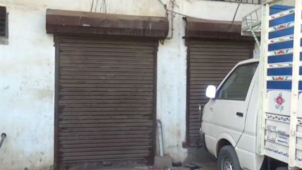 In Puducherry, police arrested two men for breaking into liquor shop godown and stealing bottles of liquor In Puducherry, police arrested two men for breaking into liquor shop godown and stealing bottles of liquor