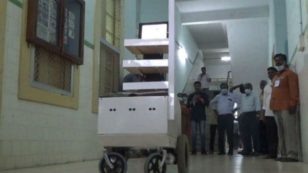 Students have invented a robot for transporting medicines to patients in Puducherry 