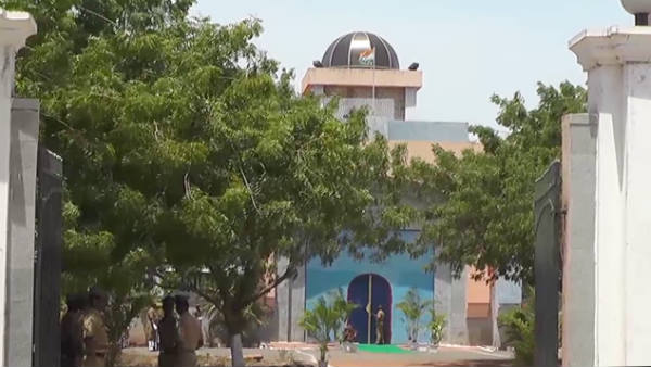 தற்காலமாக புதிய சிறை 