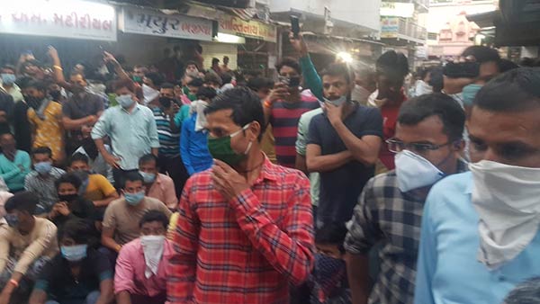 Coronavirus Lockdown extension: Gujarat: Migrant workers hit streets in Surat 