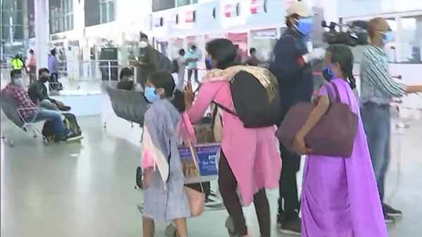 விமானத்தில் தனியாக பயணம் விமானத்தில் தனியாக பயணம்