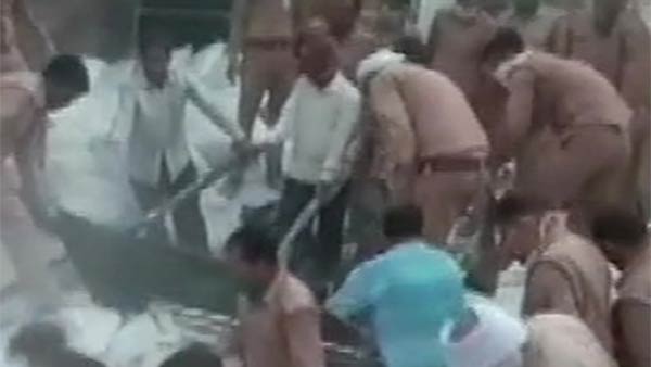 15 பேர் கவலைக்கிடம் 