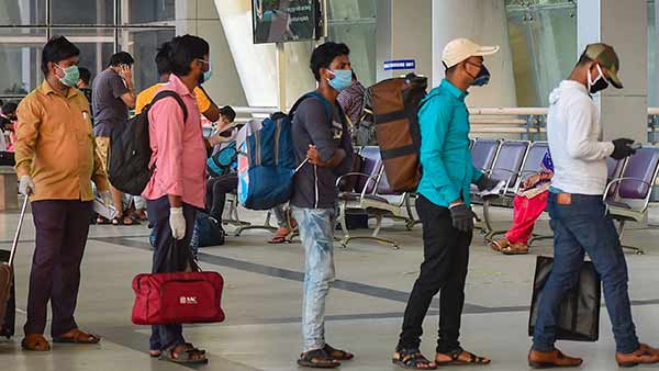 விமானத்தில் பயணித்தவர் விமானத்தில் பயணித்தவர்