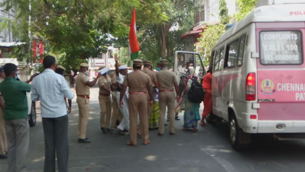 desiya makkal katchi cadres protest before the tn bjp office 
