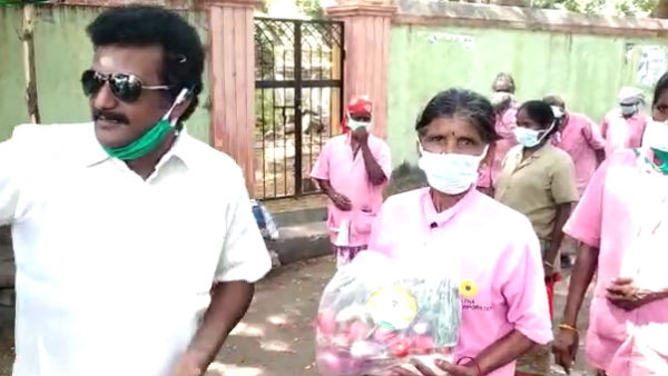 BJP workers thanked the cleaning staff to giving them rice biscuits 