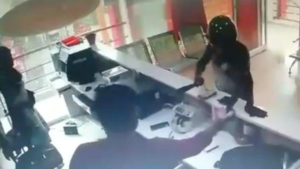 Man arrested for theft in Tirupur - CCTV video Man arrested for theft in Tirupur - CCTV video