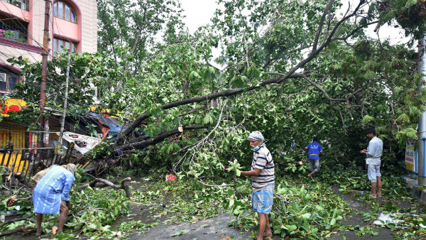 தேசிய பேரழிவாக ஆம்பன் புயல் 