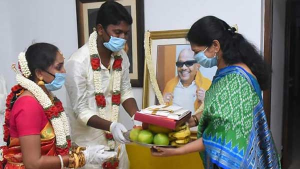 dmk cadre marriage held at Kanimozhi house 