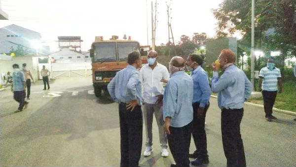 இரண்டு டேங்குகள் 