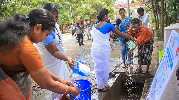 நெருக்கம் அதிகம் 