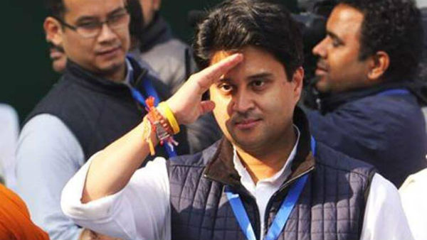 குட்டையில் மீன்பிடிக்கும் காங்கிரஸ் 