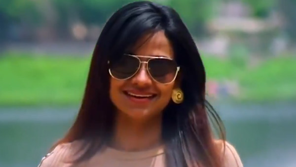  படகில் சவுந்தர்யா 