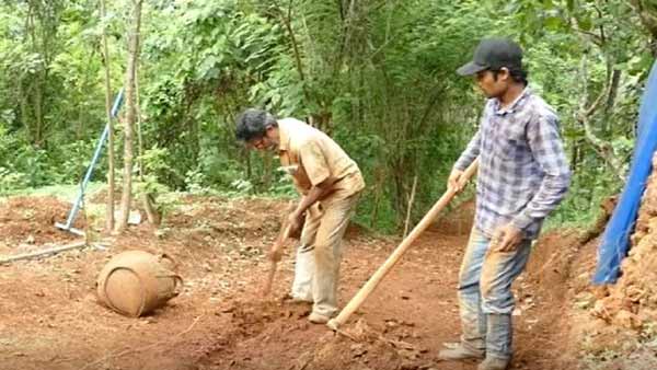 தினமும் 10 மணி நேரம் 