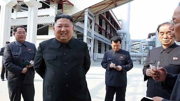 கிம் வெளியே வந்தார் 