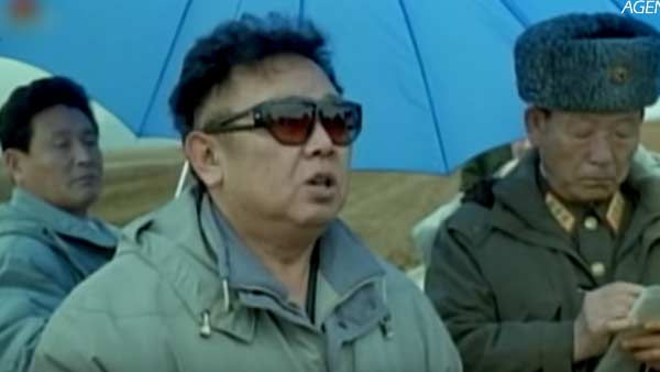 வெளியே சென்றார் 