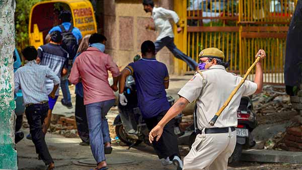 கொல்கத்தாவில் தடியடி 