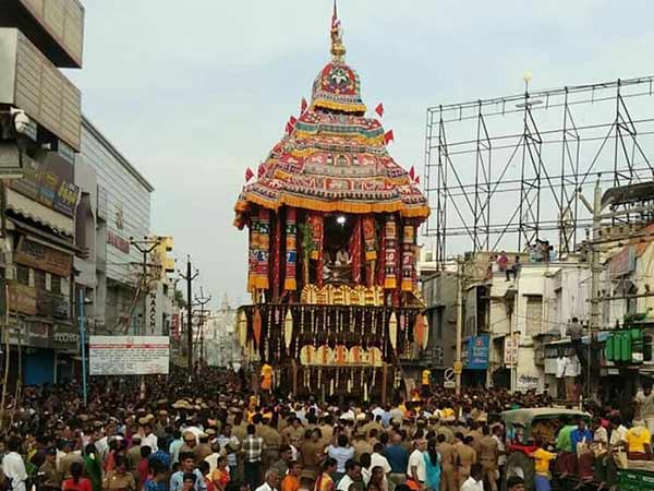சித்திரைக்கு மாறிய தேரோட்டம் சித்திரைக்கு மாறிய தேரோட்டம்