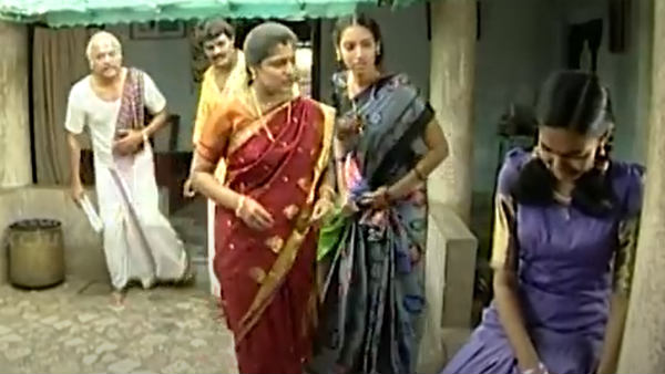 முதன் முதலில் தொடுவது 