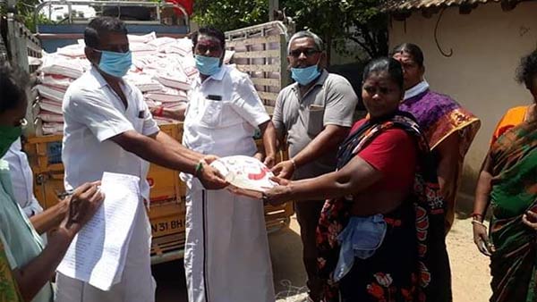 dmk ex minister mrk panneerselvam provide rice bags to kurinchipady constiuency people 