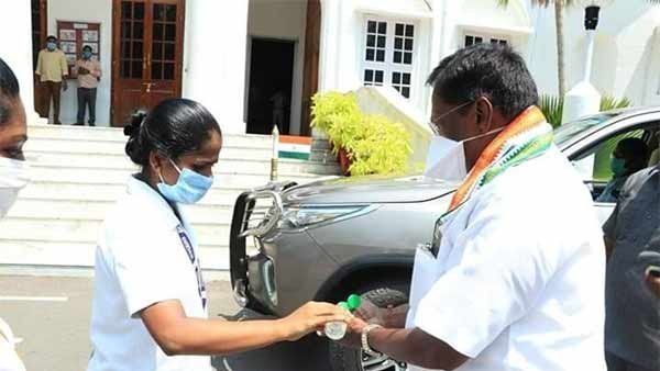உள்துறை அமைச்சர் 