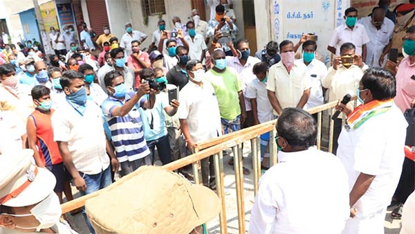 Chief Minister Narayanasamy inspected areas affected by Corona 