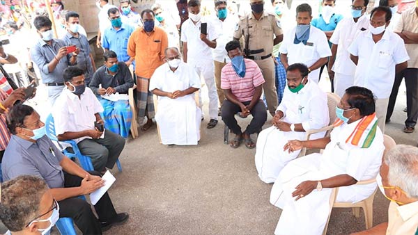 Chief Minister Narayanasamy inspected areas affected by Corona 