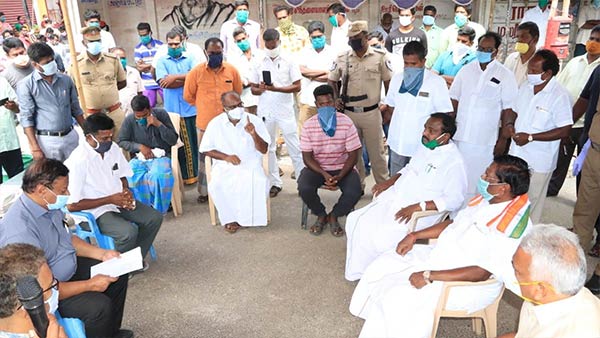 Chief Minister Narayanasamy inspected areas affected by Corona 