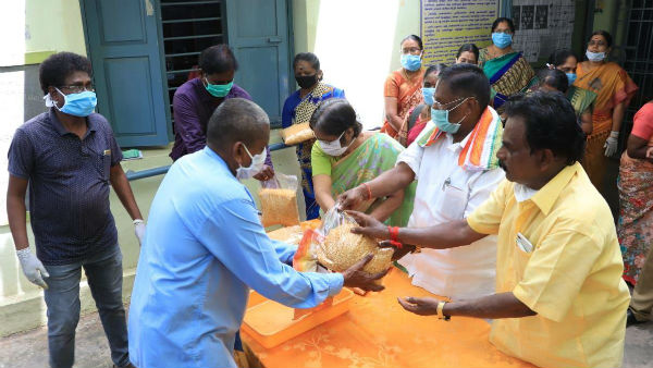 Puducherry State Chief Minister Narayanasamy distributed 5 kg of rice to the people of Nellithoppu Puducherry State Chief Minister Narayanasamy distributed 5 kg of rice to the people of Nellithoppu