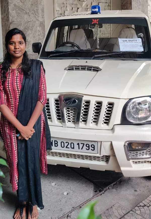 tamil oviya as bank employee in Palani on that day, Assistant Collector in West Bengal today 