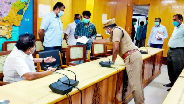 Controversy over issuing e-Pass at Villupuram District Collectors office 