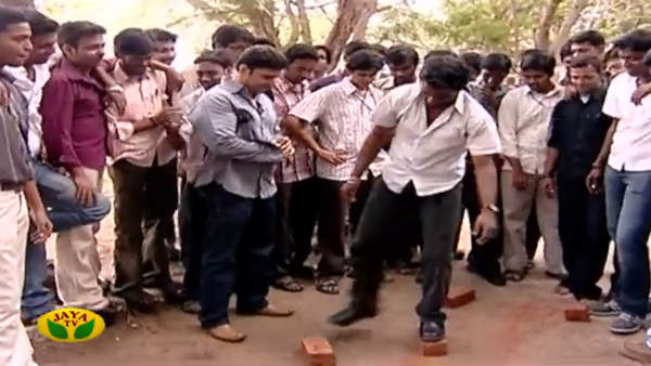 தொகுப்பாளர் கலாய் தொகுப்பாளர் கலாய்