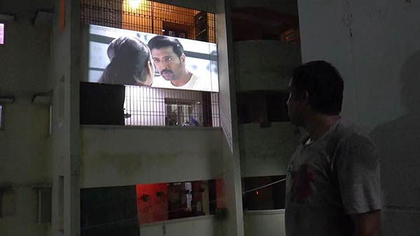 பால்கனியில் படங்கள் பால்கனியில் படங்கள்