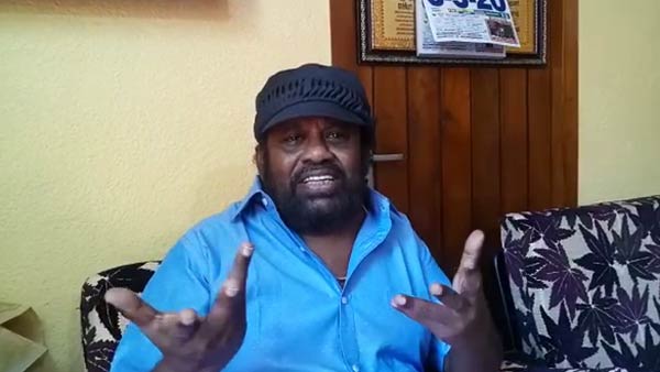 கதை சொல்றீங்க 