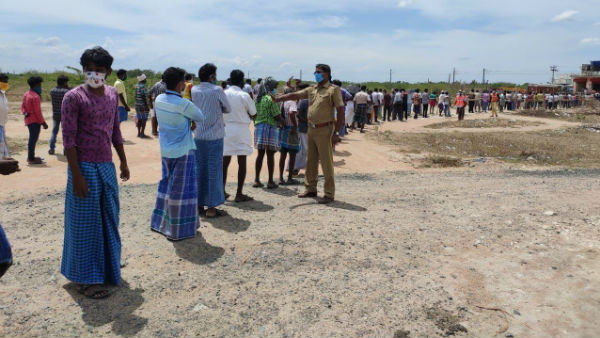 An elderly man who bought liquor standing in queue died of heat 