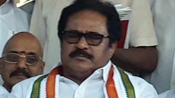 வெடிக்கும் திமுகவினர் 