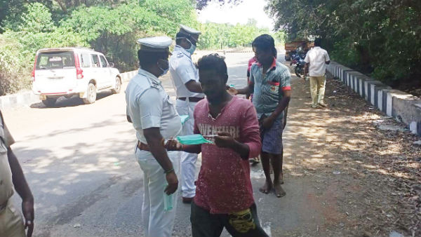 Traffic police providing free masks to public in Puducherry 
